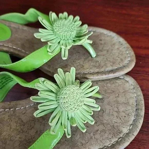 EMERGENCY Exit y2k Flower Patch 🌼 sandals. Size 9m - Picture 7 of 8